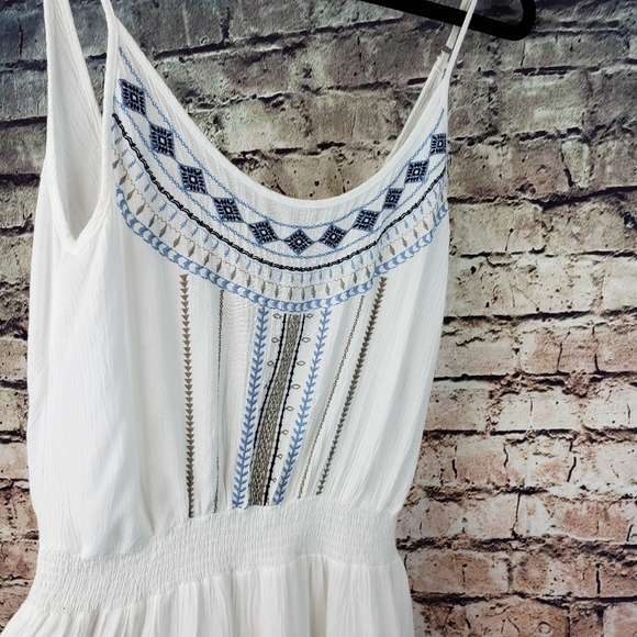 Subdued Romper - Picture 6 of 7